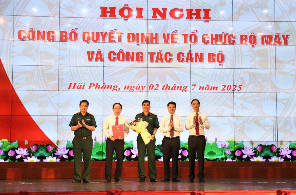 Hải Phòng công bố quyết định tổ chức bộ máy các đơn vị thuộc Thành uỷ và UBND