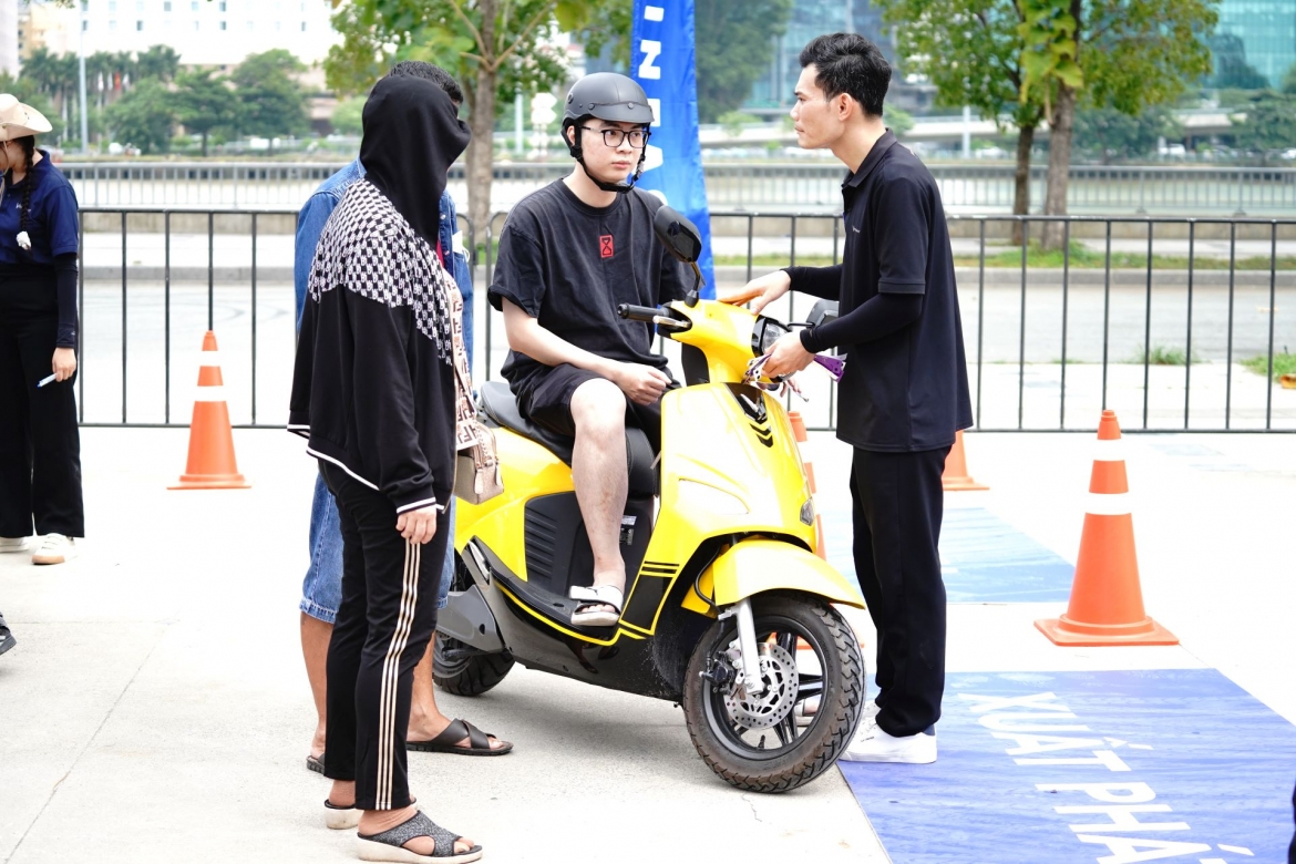 ban tre tp.hcm doi xe xang sang xe may dien vinfast vi thiet ke dep, cam giac tot hinh anh 3