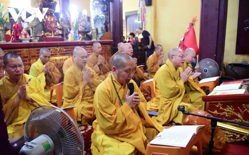bat nha bell ritual echoes at over 18,000 pagodas to pray for national peace picture 4 bat nha bell ritual echoes at over 18,000 pagodas to pray for national peace picture 4