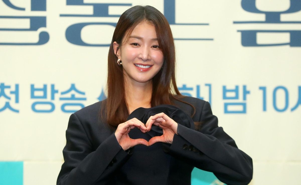Lee Si Young bật khóc khi mang thai sau ly hôn: Tôi giữ kín mọi thứ vì quá sợ hãi
