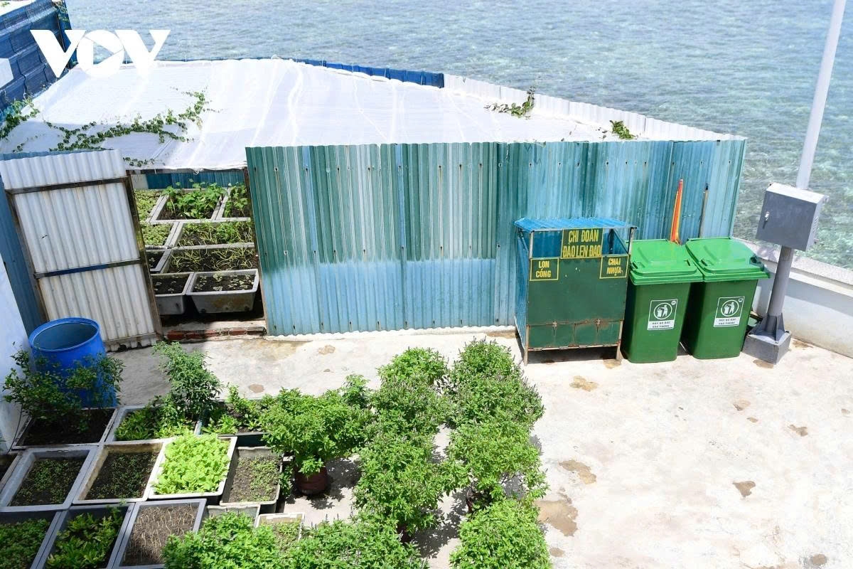resilient vitality of emerged and submerged features in the spratly archipelago picture 5 resilient vitality of emerged and submerged features in the spratly archipelago picture 5
