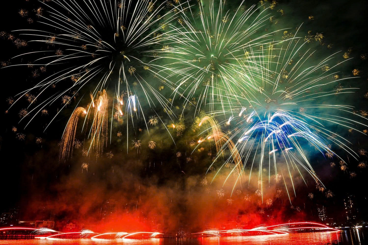 spectacular grand finale lights up da nang at diff 2025 picture 5 spectacular grand finale lights up da nang at diff 2025 picture 5