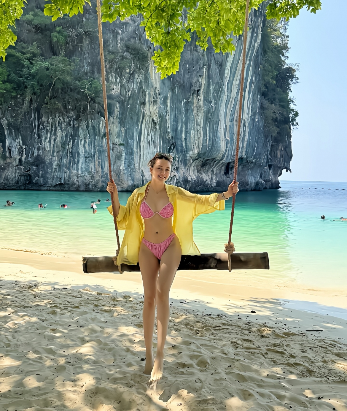 sao viet 30 7 hoa hau h hen nie dep dam tham khi mang thai hinh anh 6