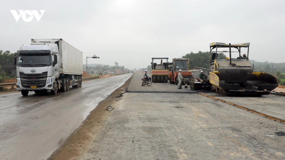 Phê bình nhà thầu TAG Việt Nam do chậm thi công cao tốc Quy Nhơn - Chí Thạnh