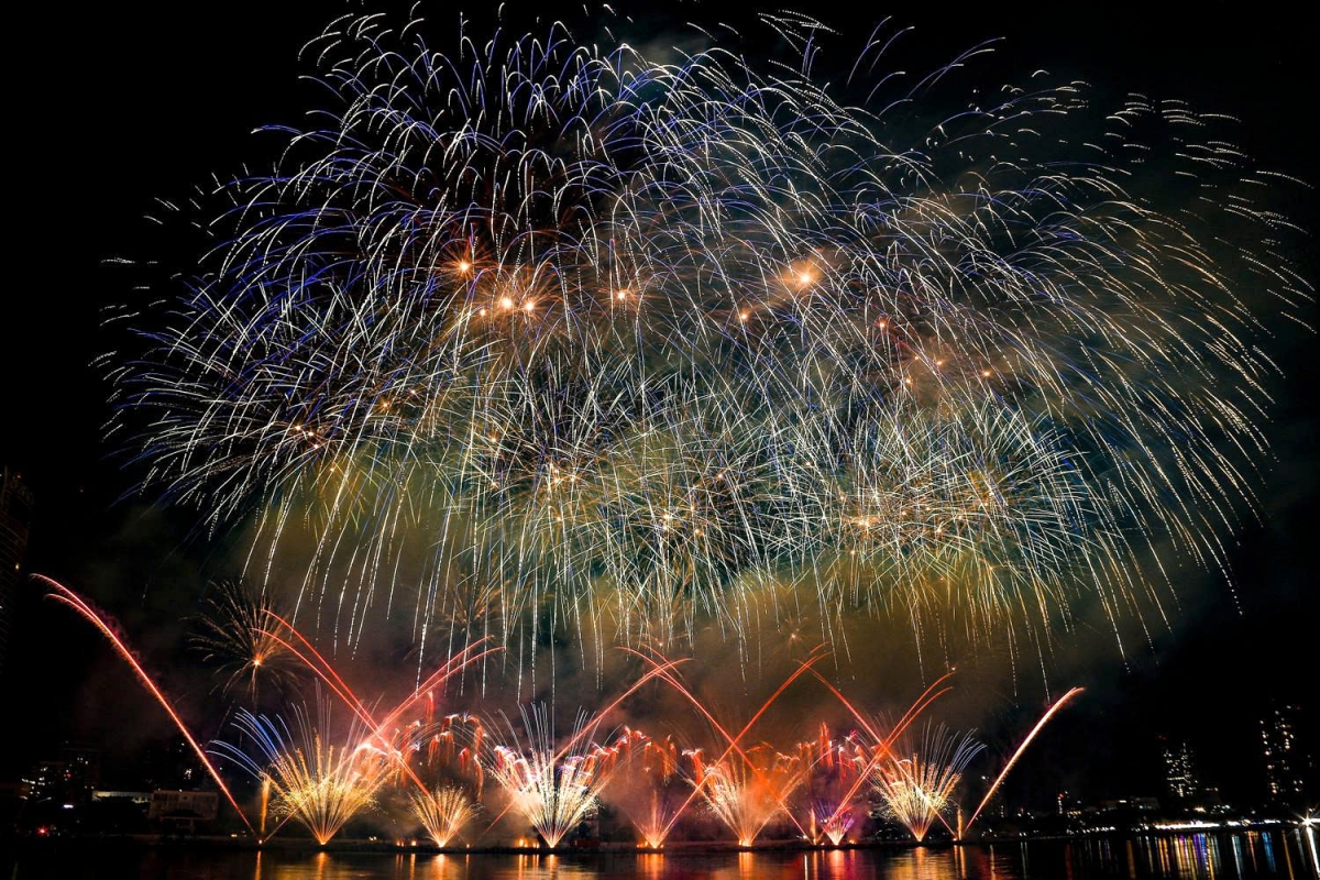 spectacular grand finale lights up da nang at diff 2025 picture 6 spectacular grand finale lights up da nang at diff 2025 picture 6