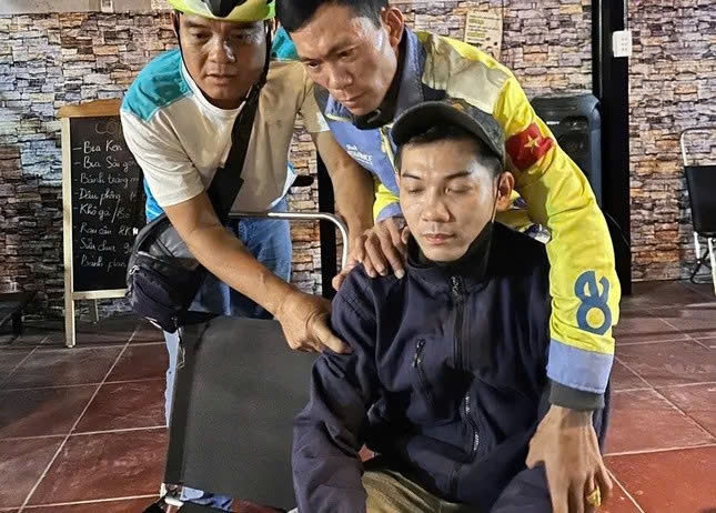 người phụ nữ bị phi công tống tiền, tình bằng clip ân ái trong một đêm say hình ảnh 1 nguoi phu nu bi phi cong tong tien, tinh bang clip an ai trong mot dem say hinh anh 1