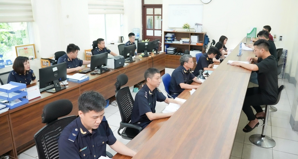 giải quyết thủ tục hải quan cho 50.300 tờ khai trong ngày 1 7 hình ảnh 1 giai quyet thu tuc hai quan cho 50.300 to khai trong ngay 1 7 hinh anh 1