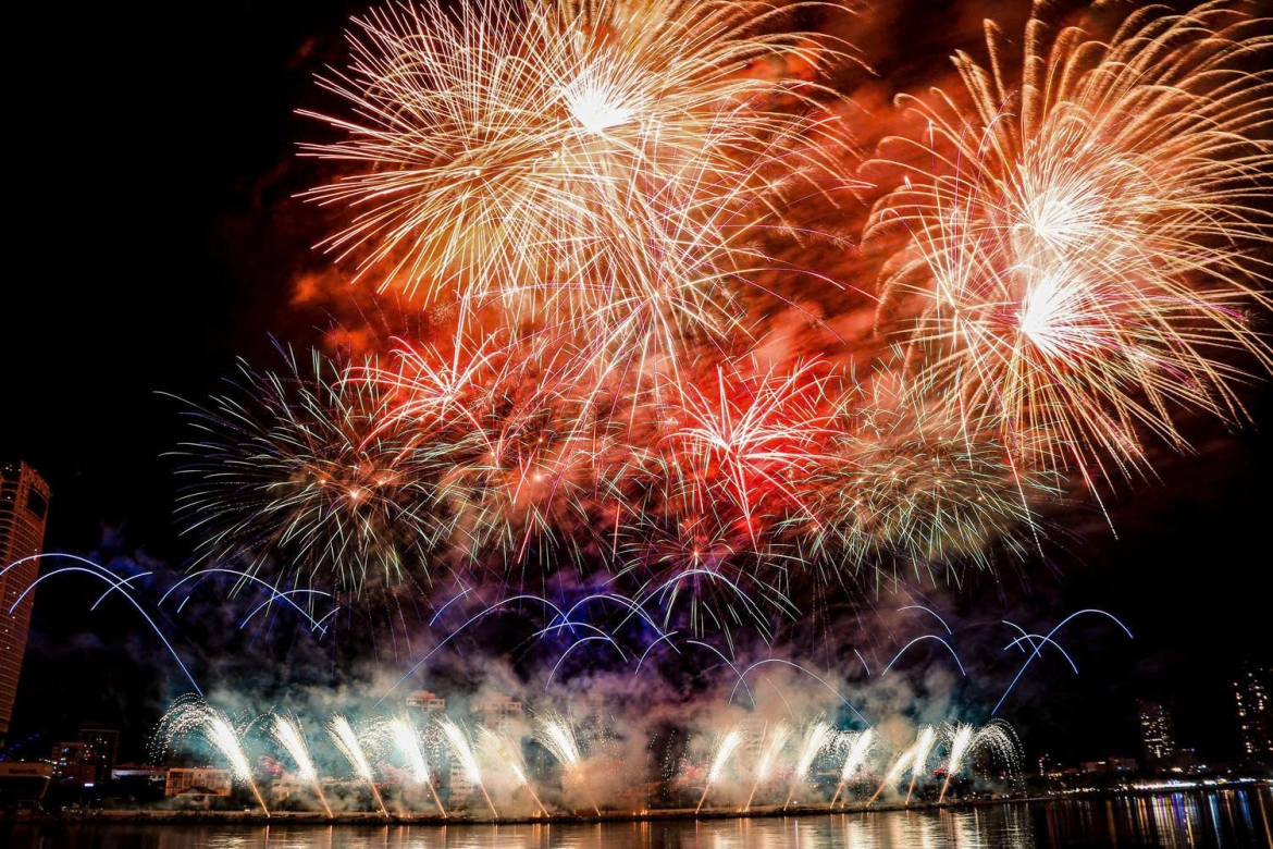 spectacular grand finale lights up da nang at diff 2025 picture 8