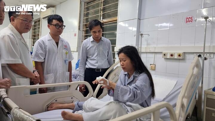 nạn nhân kể phút sinh tử khi tàu lật trên vịnh hạ long, cố lặn vào cứu người nhưng bất thành hình ảnh 2 nan nhan ke phut sinh tu khi tau lat tren vinh ha long, co lan vao cuu nguoi nhung bat thanh hinh anh 2