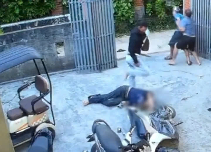 Đang ngồi uống bia, người đàn ông bị nam thanh niên sát hại hình ảnh 1 Dang ngoi uong bia, nguoi dan ong bi nam thanh nien sat hai hinh anh 1