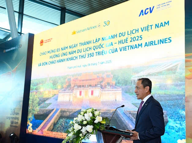 chuyen bay den hue cua vietnam airlines don hanh khach thu 350 trieu hinh anh 6