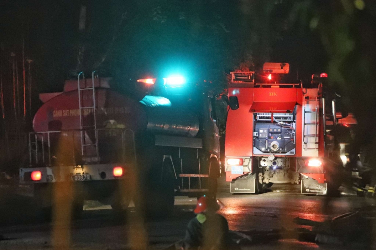 sau loat tieng no vang troi, kho xuong o ha noi boc chay ngun ngut hinh anh 9