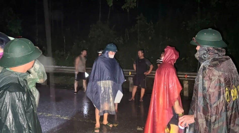 nghe an residents evacuated as rivers swell overnight picture 9 nghe an residents evacuated as rivers swell overnight picture 9