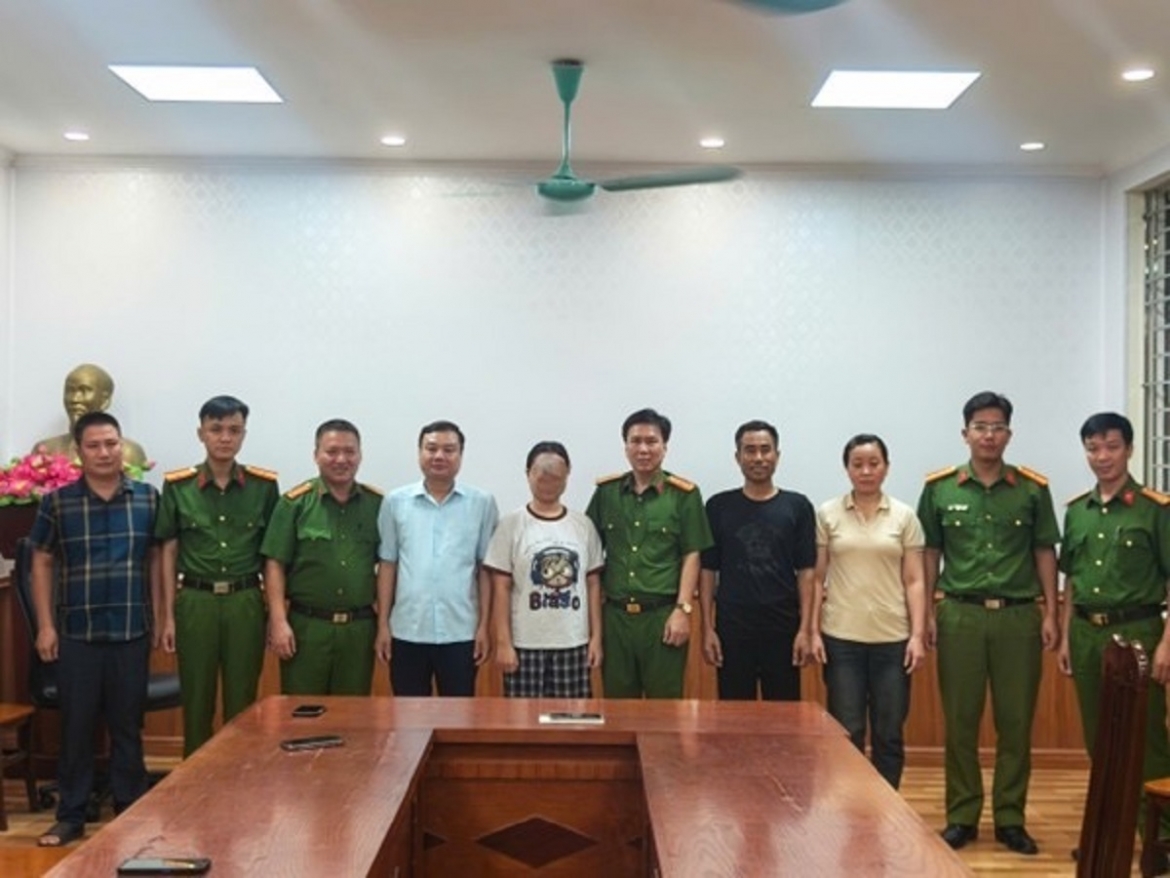 nu sinh bi ke lua dao qua mang bat coc qua video de tong tien gia dinh hinh anh 1