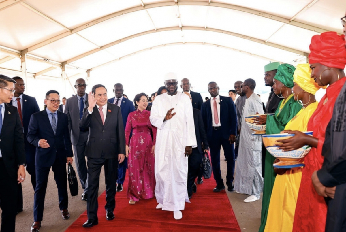 national assembly chairman arrives in dakar for official visit to senegal picture 1 national assembly chairman arrives in dakar for official visit to senegal picture 1