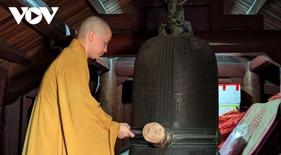 Bat Nha bell ritual echoes at over 18,000 pagodas to pray for national peace