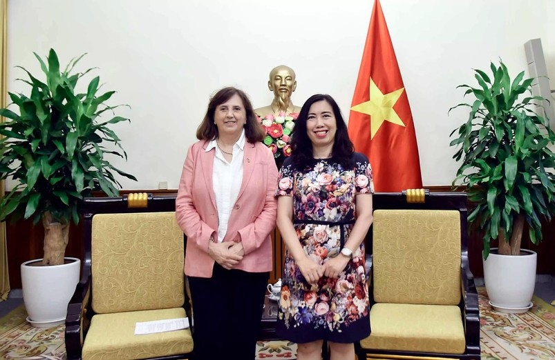 deputy fm hosts european union official picture 1
