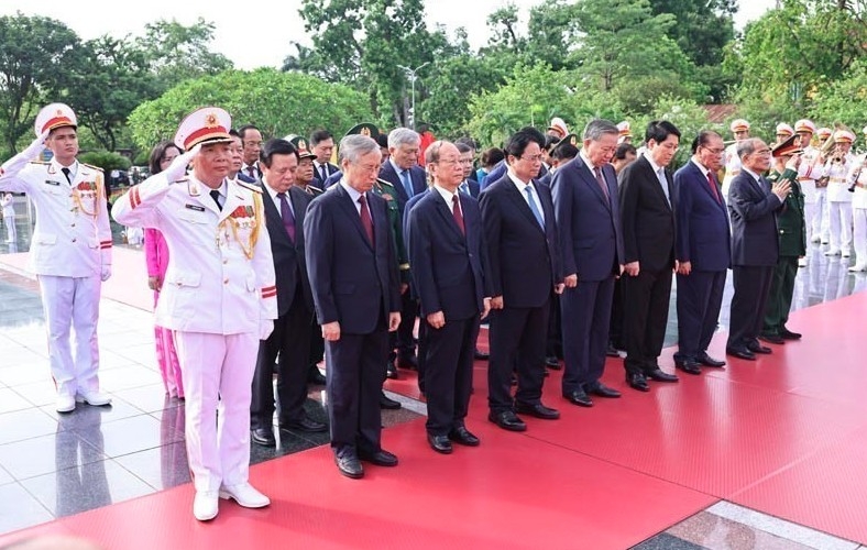 party, state leaders pay tribute to president ho chi minh, fallen soldiers picture 1 party, state leaders pay tribute to president ho chi minh, fallen soldiers picture 1
