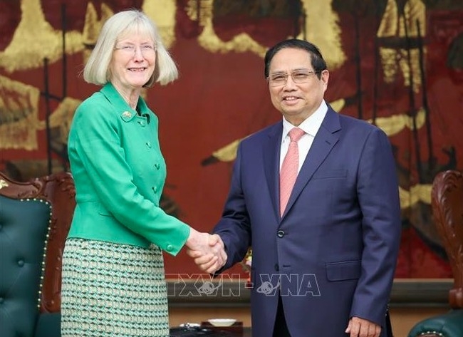 pm receives australian ambassador to vietnam picture 1