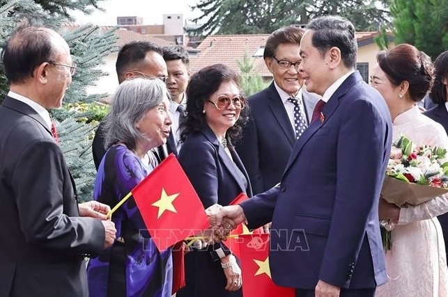 na chairman meets vietnamese community in switzerland picture 1 na chairman meets vietnamese community in switzerland picture 1