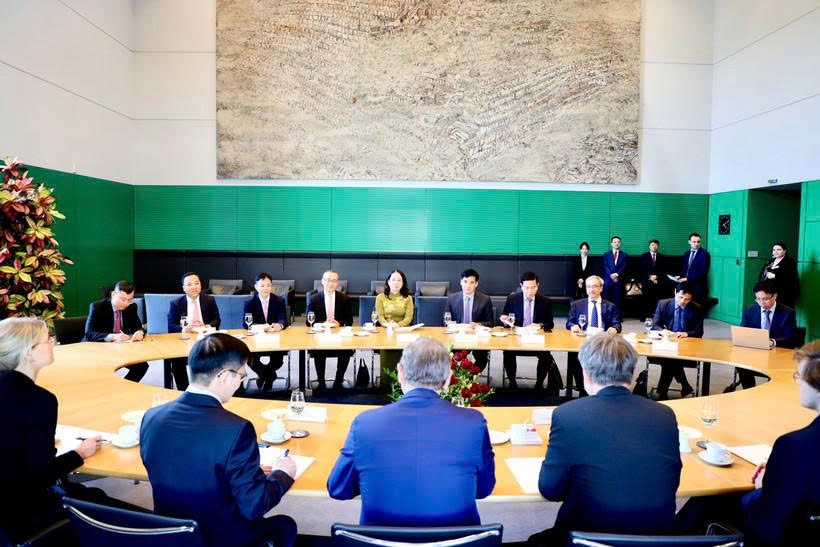 vietnam and germany pledge to promote dialogue and cooperation picture 1