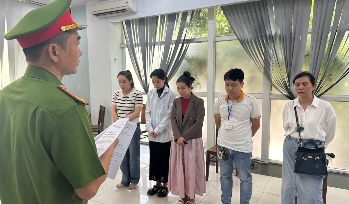 lập phòng khám rồi thuê bác sĩ giả vẽ bệnh moi tiền bệnh nhân hình ảnh 1 lap phong kham roi thue bac si gia ve benh moi tien benh nhan hinh anh 1