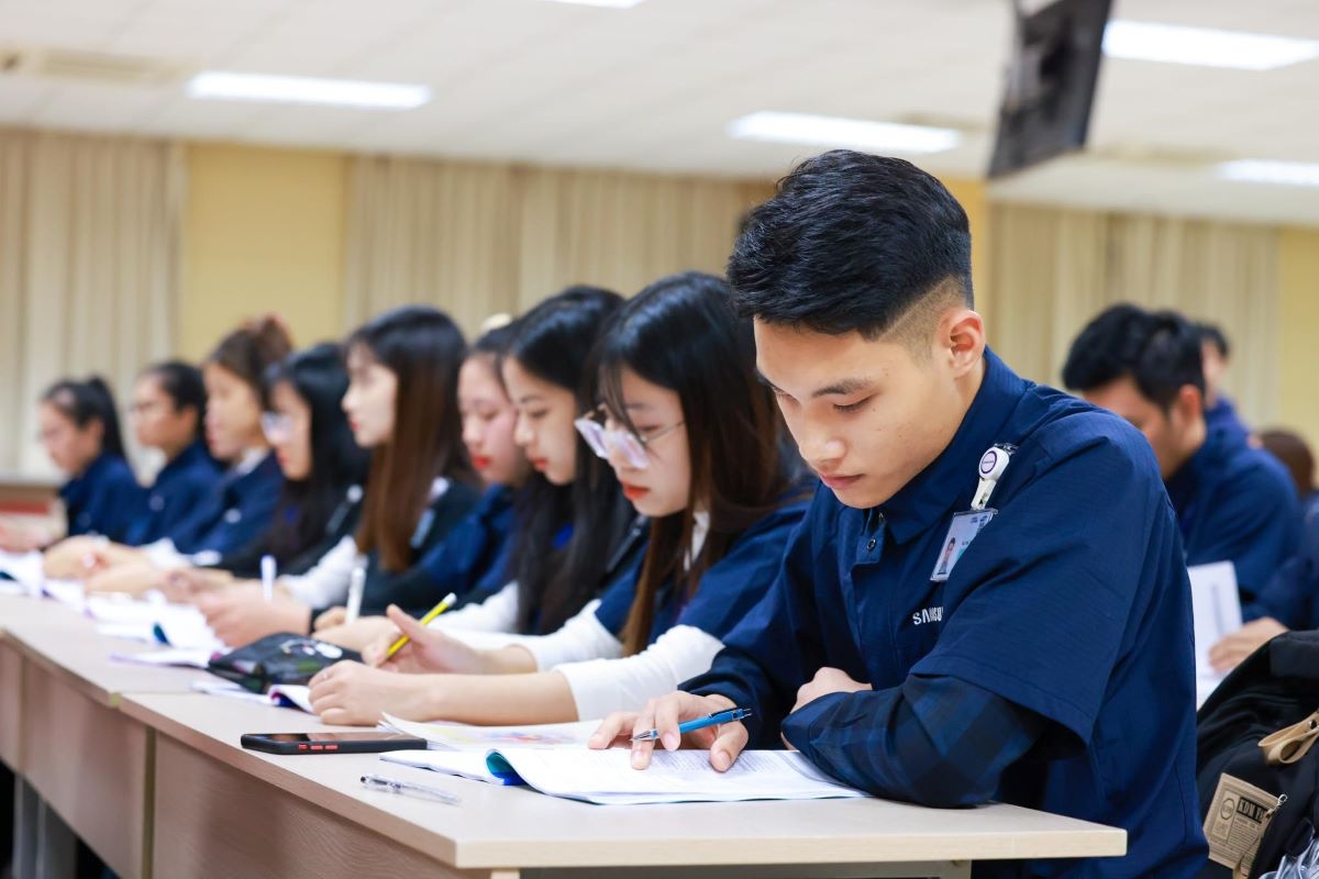 lớp học giữa nhà máy samsung cơ hội thay đổi cho người lao động hình ảnh 1 lop hoc giua nha may samsung co hoi thay doi cho nguoi lao dong hinh anh 1