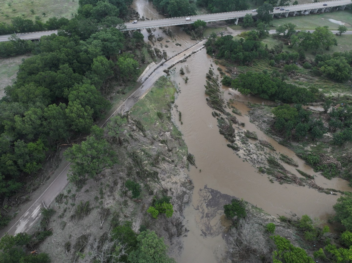 lý giải nguyên nhân mưa lũ kinh hoàng ở texas, mỹ khiến hơn 100 người thiệt mạng hình ảnh 1 ly giai nguyen nhan mua lu kinh hoang o texas, my khien hon 100 nguoi thiet mang hinh anh 1