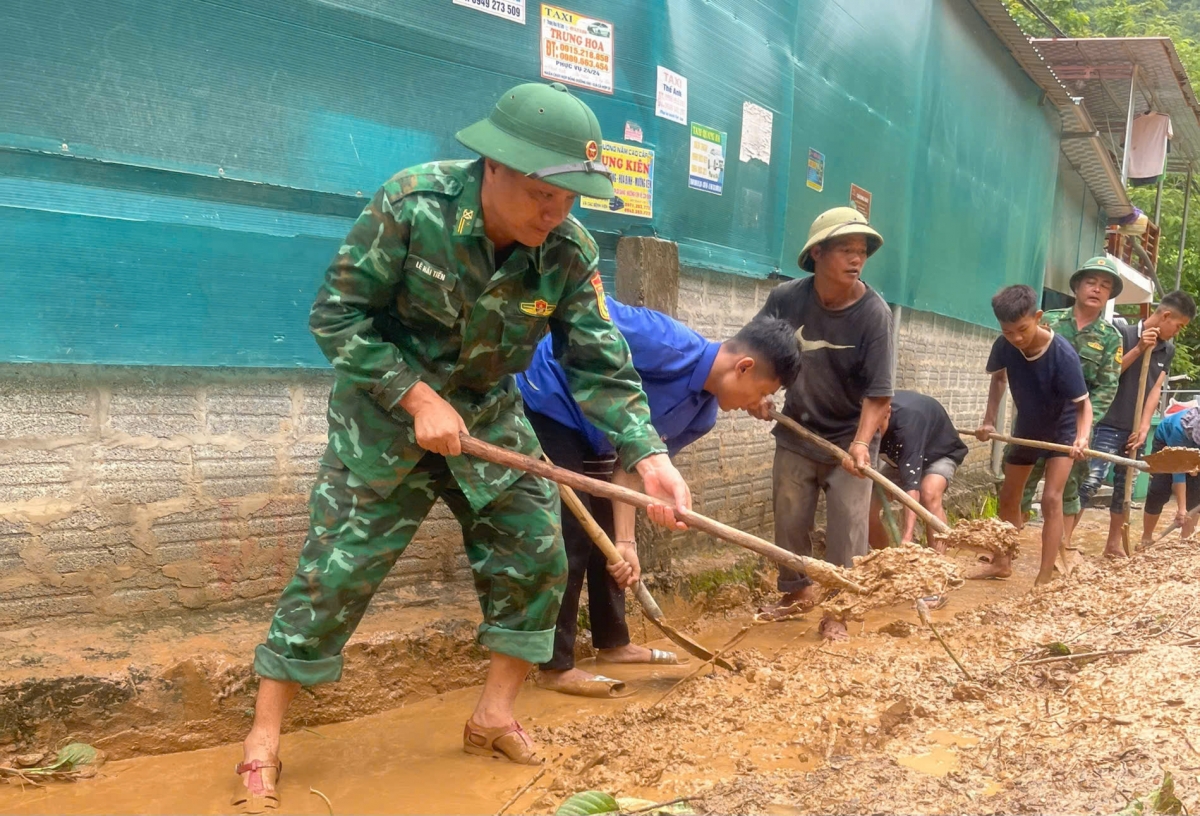 bo doi bien phong giup nguoi dan vung lu nghe an khac phuc hau qua hinh anh 6