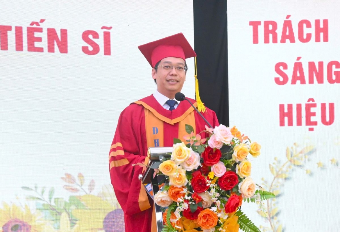 Dai hoc Dien luc to chuc le tot nghiep va trao bang dot 2 nam 2025 hinh anh 2