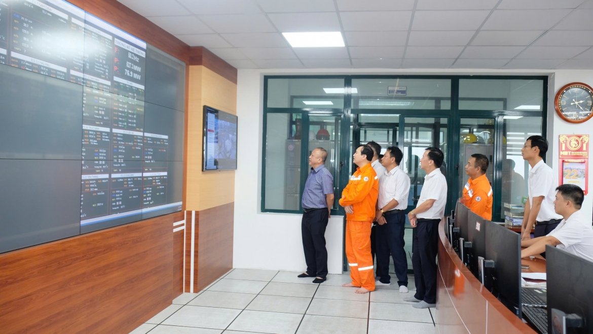 evnnpc chu dong phuong an ung pho voi bao so 3 theo phuong cham 4 tai cho hinh anh 4