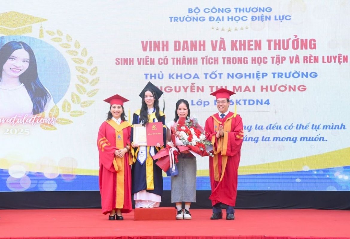 Dai hoc Dien luc to chuc le tot nghiep va trao bang dot 2 nam 2025 hinh anh 3