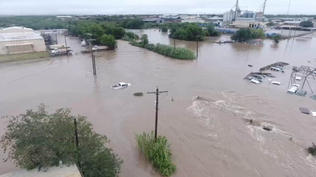 lý giải nguyên nhân mưa lũ kinh hoàng ở texas, mỹ khiến hơn 100 người thiệt mạng hình ảnh 11 ly giai nguyen nhan mua lu kinh hoang o texas, my khien hon 100 nguoi thiet mang hinh anh 11