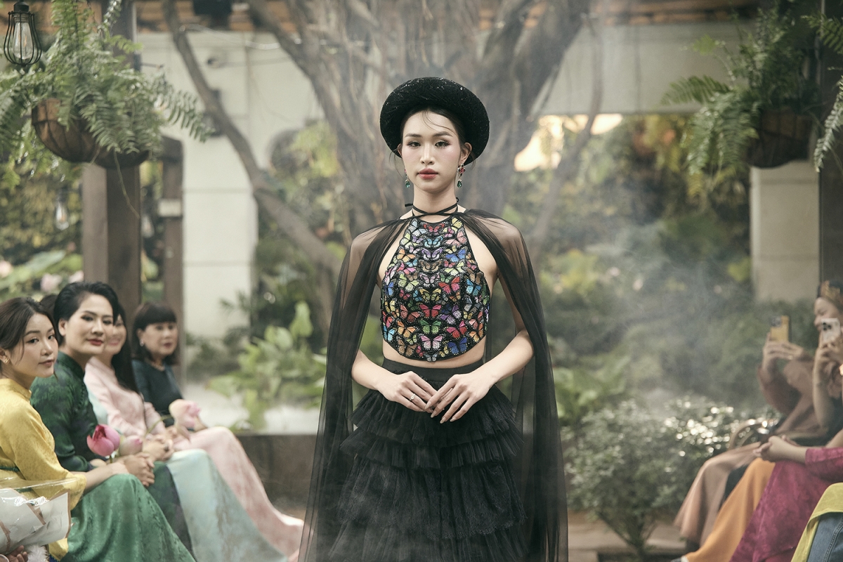 thu quỳnh thanh hương nền nã trong áo dài lụa gấm hình ảnh 2 thu quynh thanh huong nen na trong ao dai lua gam hinh anh 2