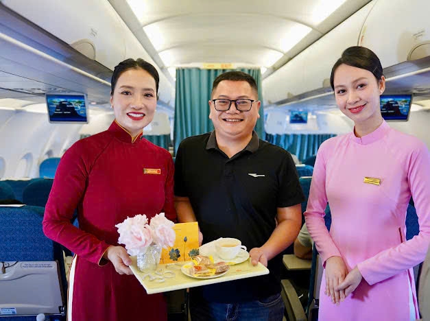 chuyen bay den hue cua vietnam airlines don hanh khach thu 350 trieu hinh anh 5