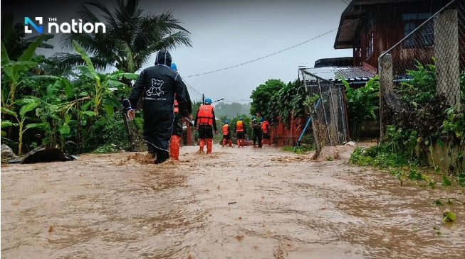 lũ lụt tại miền bắc thái lan gây sập cầu và khiến hàng trăm hộ gia đình bị ảnh hưởng hình ảnh 3 lu lut tai mien bac thai lan gay sap cau va khien hang tram ho gia dinh bi anh huong hinh anh 3