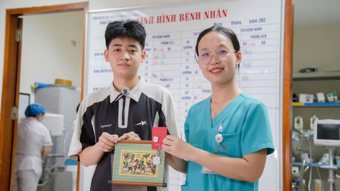 hanh trinh ky dieu cua nam sinh mac ung thu mau dat 28 diem khoi a00 hinh anh 1