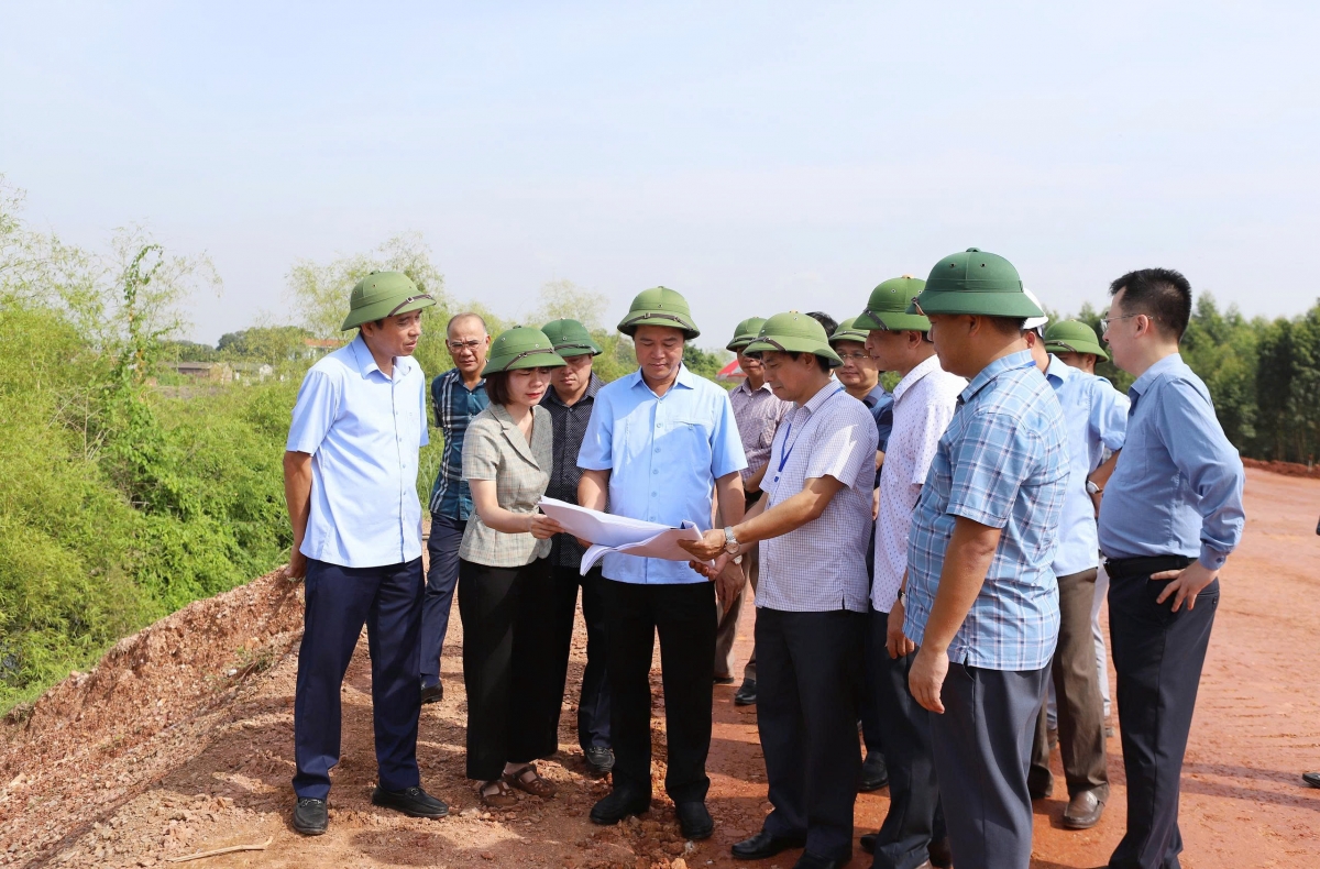 bắc ninh khắc phục nhiều điểm sạt lở núi, bãi sông theo phương châm 4 tại chỗ hình ảnh 2 bac ninh khac phuc nhieu diem sat lo nui, bai song theo phuong cham 4 tai cho hinh anh 2