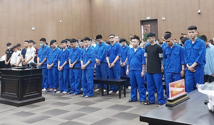 tuyen an tu hinh ke cam dau nhom tre giai phong sat hai nguoi tren duong hinh anh 1