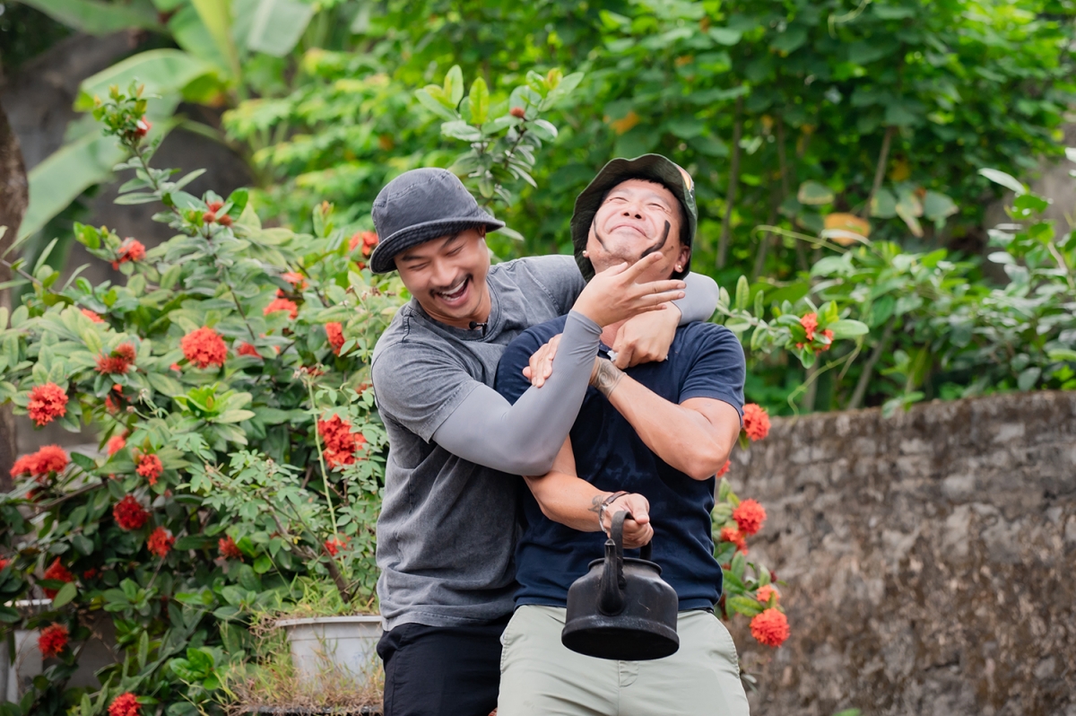 trung ruoi, duy hung choi tro bit mat bat de nao loan san dinh hinh anh 2