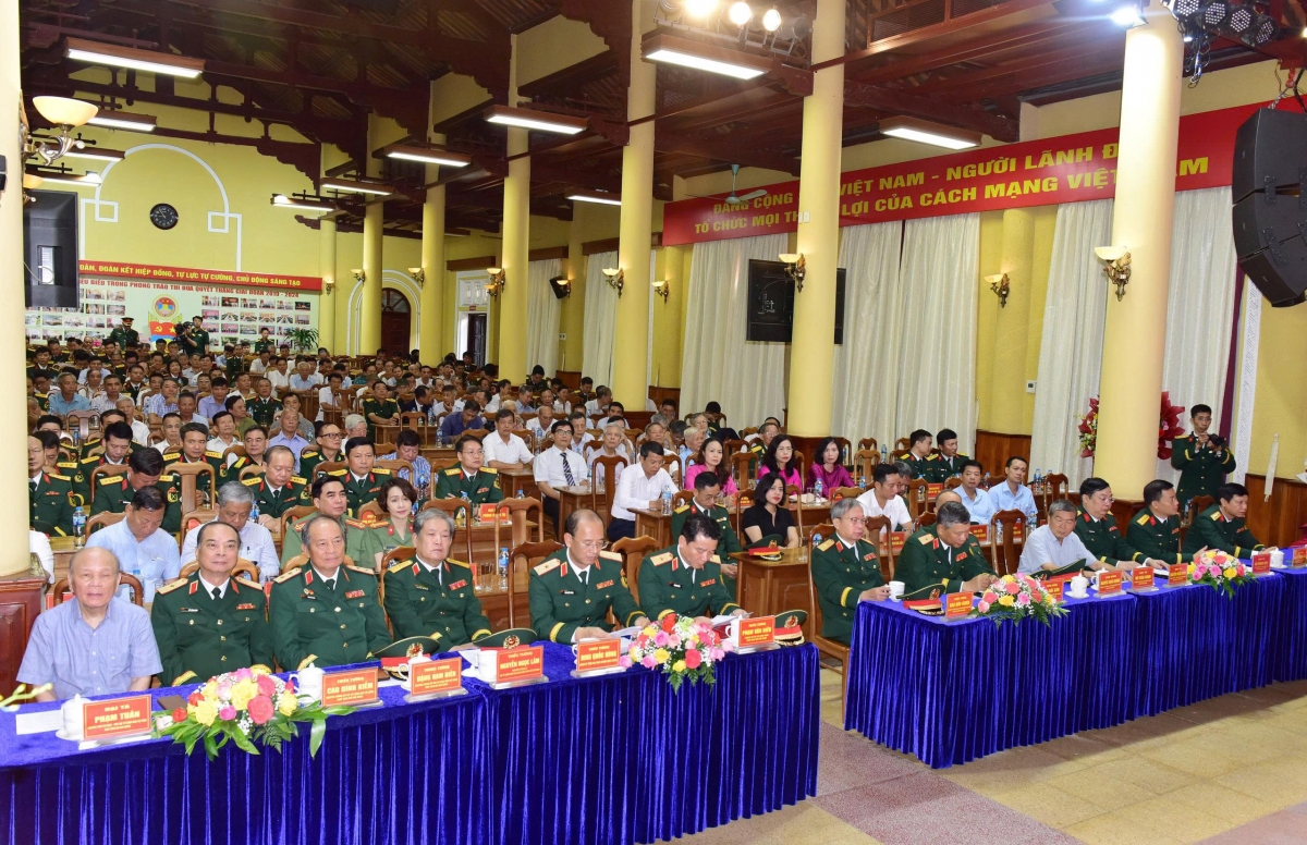 Doan 195 don nhan huan chuong bao ve to quoc hang ba hinh anh 3