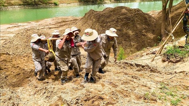 bomb safely removed near phong nha cave entrance, ensuring tourist safety picture 1 bomb safely removed near phong nha cave entrance, ensuring tourist safety picture 1