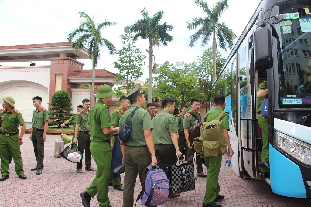 Công an Nghệ An xuất quân hỗ trợ người dân khắc phục hậu quả bão số 3