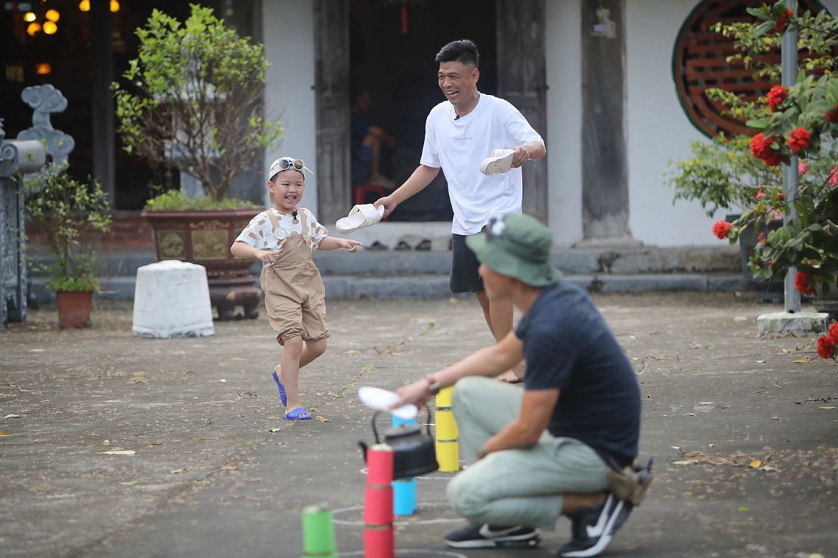 trung ruoi, duy hung choi tro bit mat bat de nao loan san dinh hinh anh 3