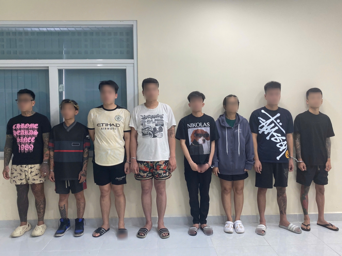 Bắt giam 8 đối tượng buôn bán trái phép bóng cười ngụy trang “cocktail”