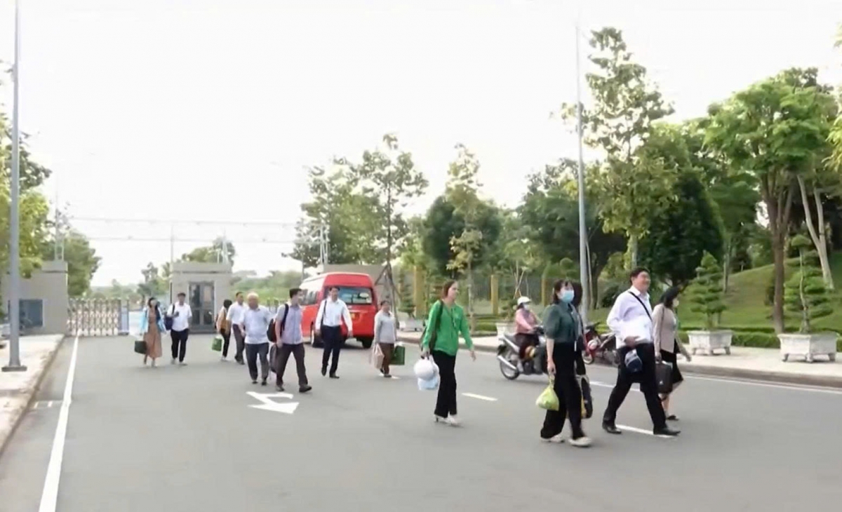vĩnh long bố trí xe đưa đón cán bộ đi làm sau sáp nhập hình ảnh 2 vinh long bo tri xe dua don can bo di lam sau sap nhap hinh anh 2