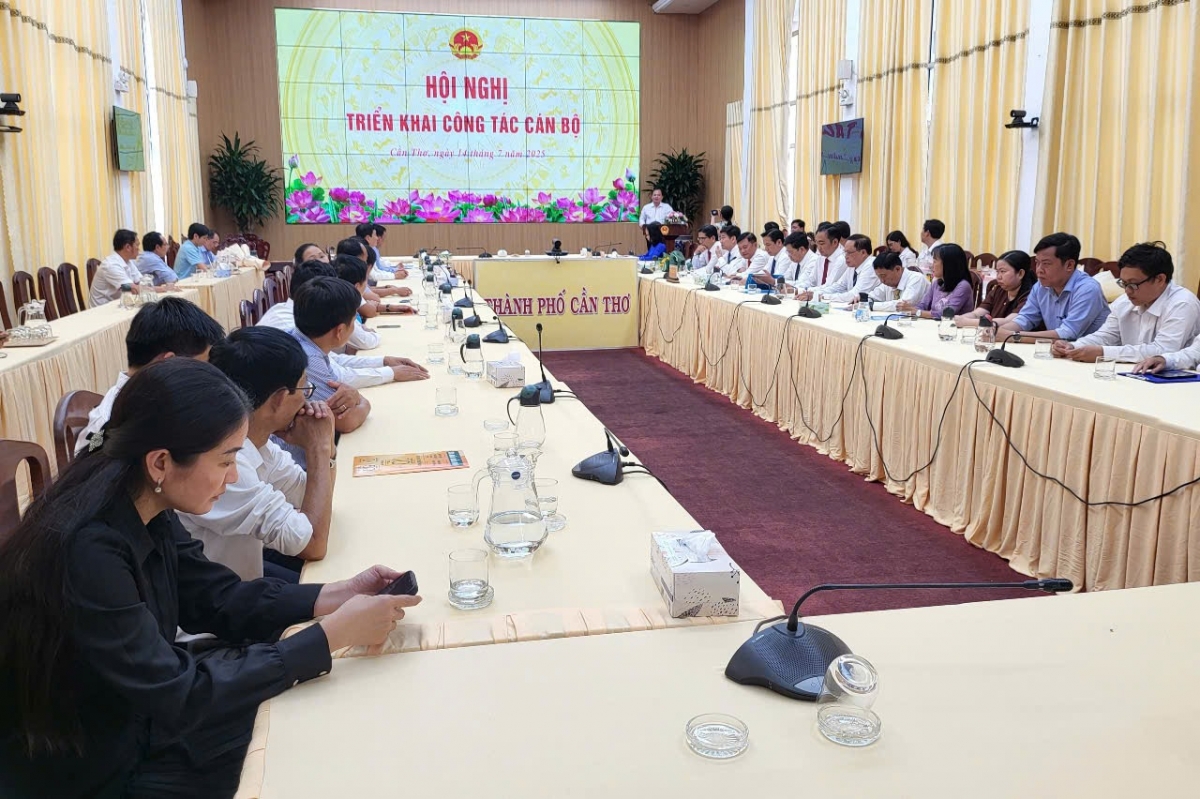 cần thơ công bố quyết định về công tác cán bộ hình ảnh 1 can tho cong bo quyet dinh ve cong tac can bo hinh anh 1