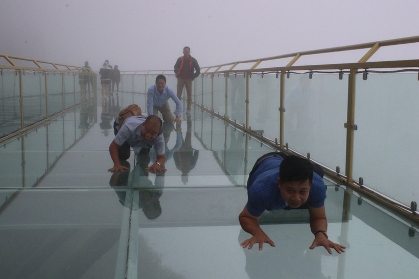 lai chau s rong may glass bridge connects nature s beauty and thrill of conquest picture 1 lai chau s rong may glass bridge connects nature s beauty and thrill of conquest picture 1