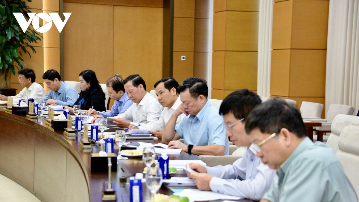 Đề xuất tăng mức phụ cấp phục vụ với bộ trưởng, bí thư tỉnh uỷ, cấp tướng