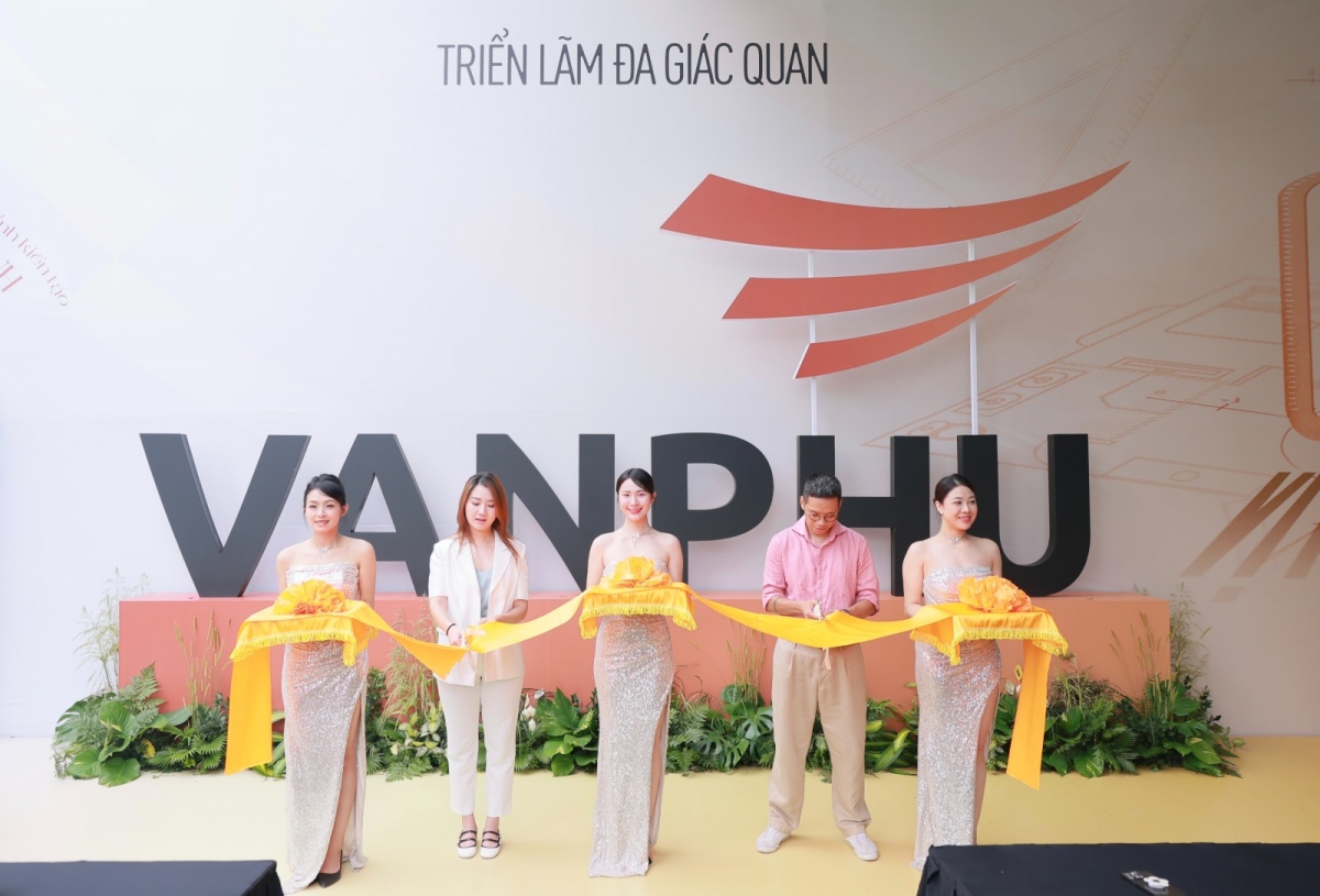 trien lam da giac quan cham vi nhan sinh hinh anh 1
